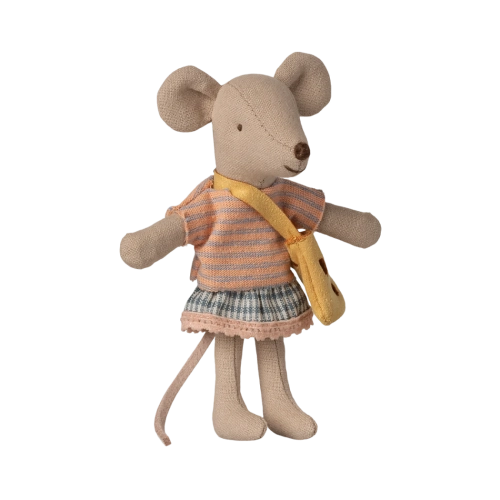 myszka-mlodsza-siostra-z-torebka-little-sister-mouse-with-bag-maileg.webp