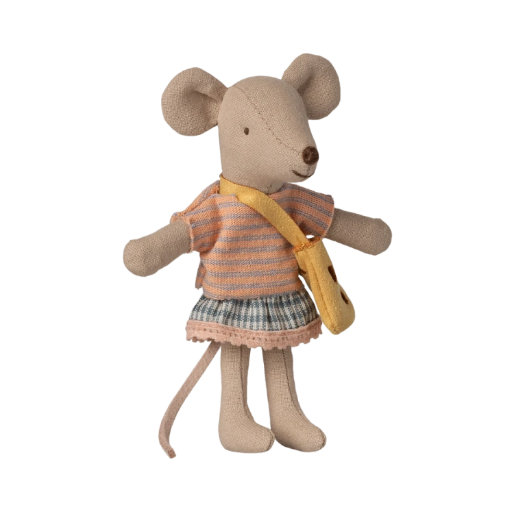 myszka-mlodsza-siostra-z-torebka-little-sister-mouse-with-bag-maileg.webp